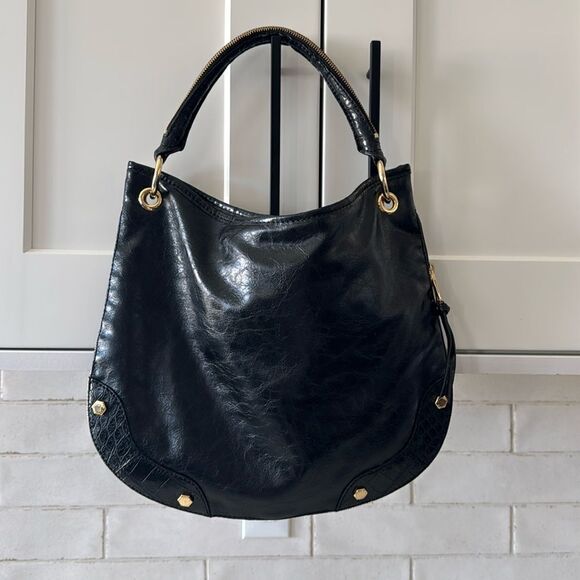 Gianni Bini Hobo Purse Black Faux Leather Gold-Tone Handbag Magnetic Closure EUC - Picture 2 of 14